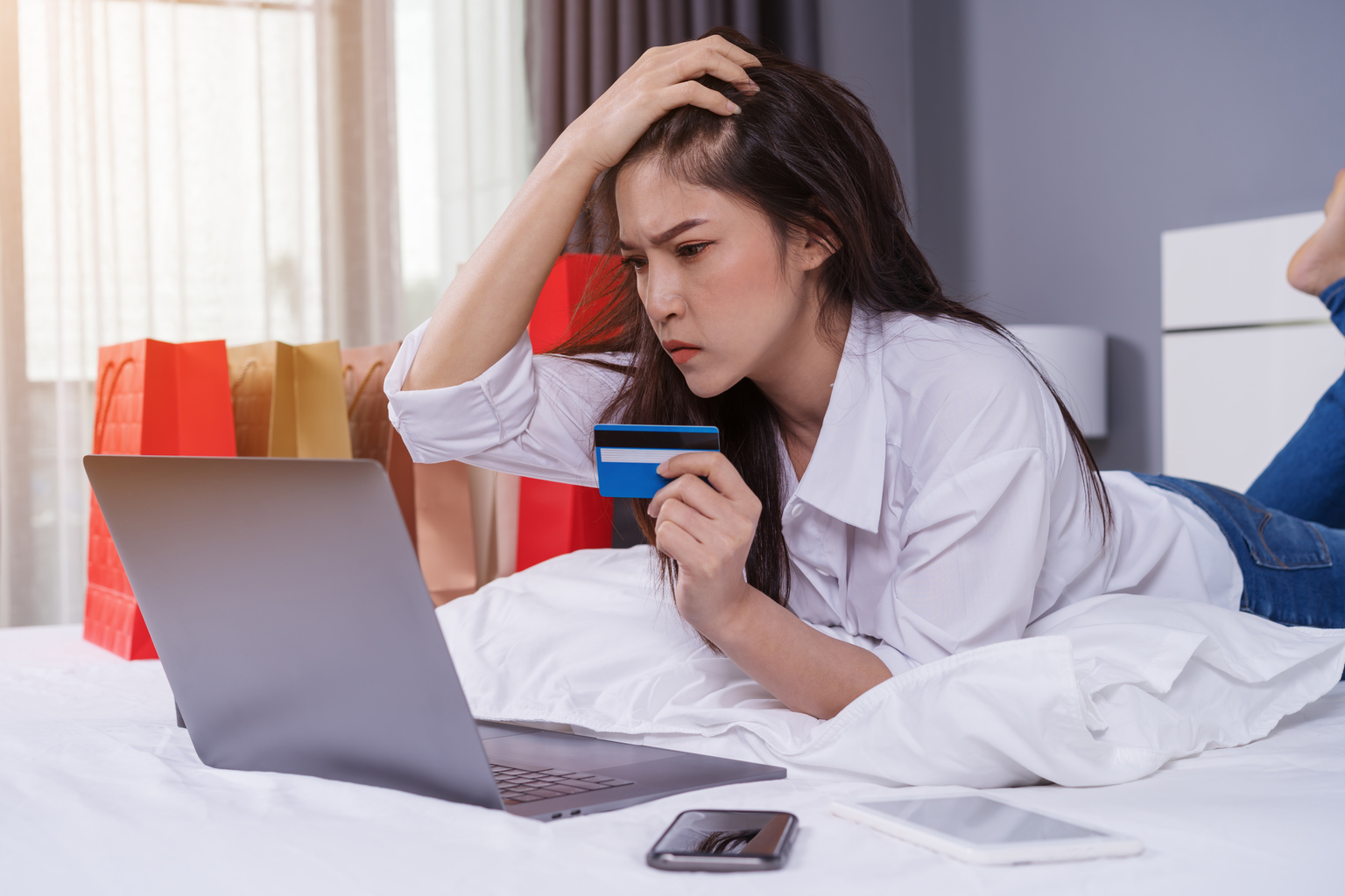 The 5 Worst Tinder Scams & Tips to Avoid Them