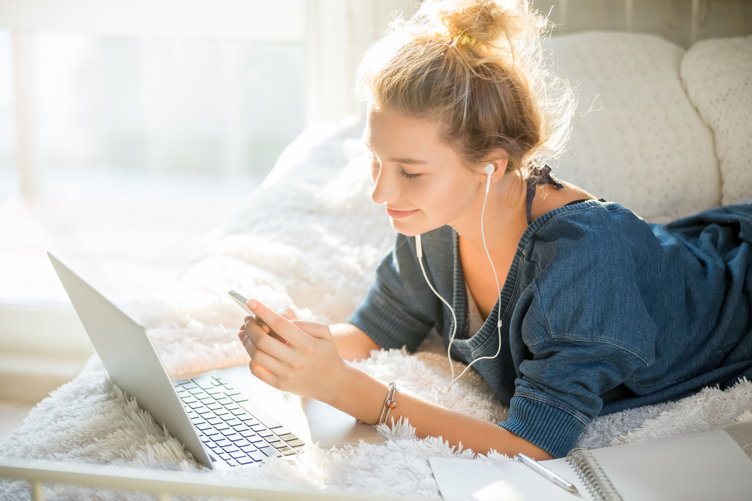 What to Text a Guy After a Hookup? (25 Post Hookup Texts Examples)