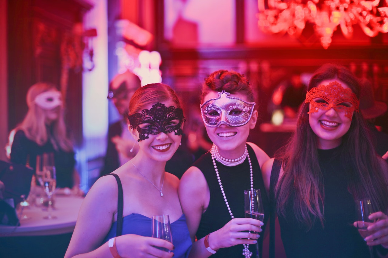 How To Become a Swinger Without Damaging Your Relationship
