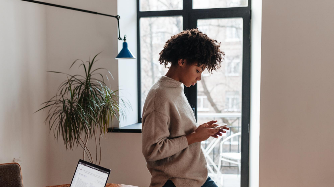 50 BEST Questions to Ask On Bumble to Get Their Attention