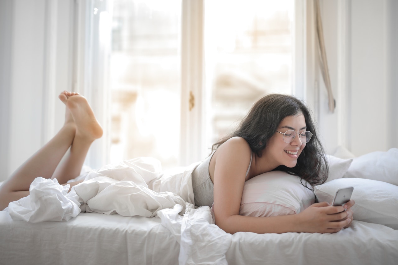 Top 9 Tinder Icebreakers for 2023: Examples and Tips for Successful Conversations